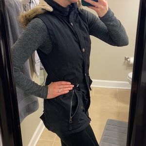 LAST CHANCE Long black vest with fir hood